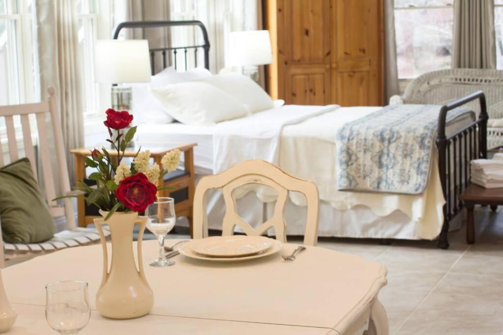 Bluebirds Nest 10 Min To Avl Biltmore Hot Tub Cont Bkfst Sparkling Water آشفيل المظهر الخارجي الصورة